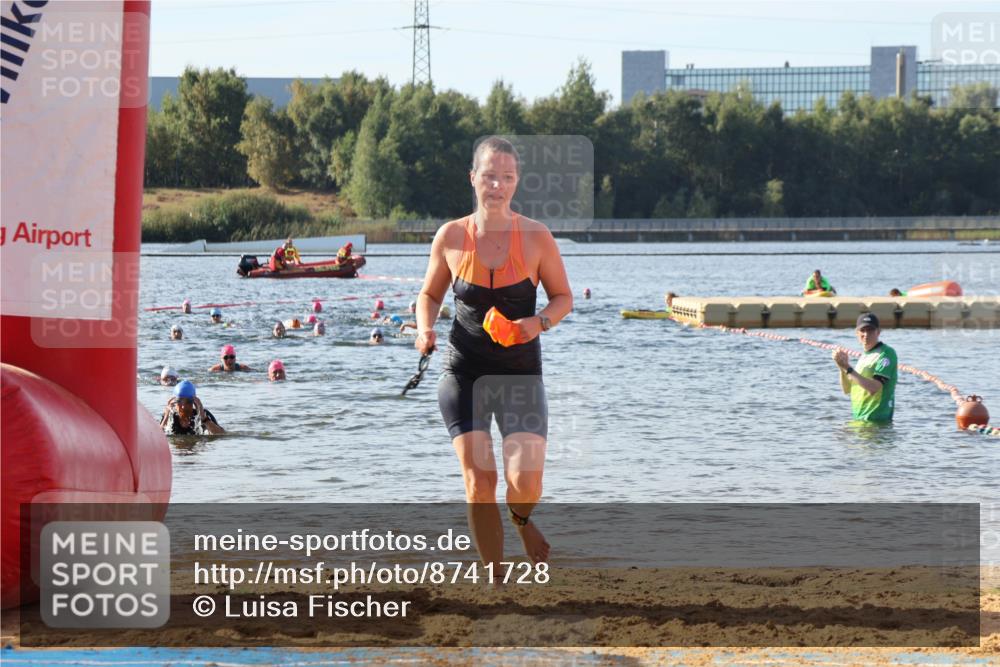 07.09.2025 - 19. Norderstedt Triathlon Luisa Fischer http://msf.ph/oto/8741728 07.09.2025 10:04:49 Schwimmen 1129, 1139 meine-sportfotos.de