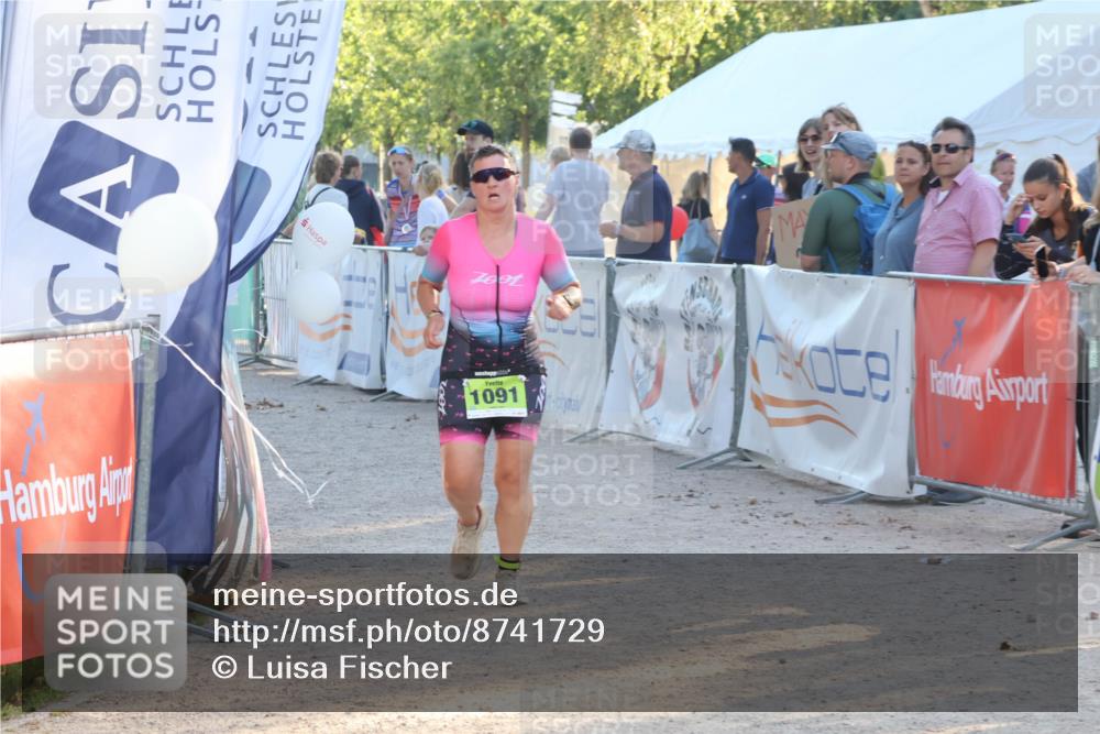 07.09.2025 - 19. Norderstedt Triathlon Luisa Fischer http://msf.ph/oto/8741729 07.09.2025 16:58:42 Ziel 953, 956, 1091 meine-sportfotos.de