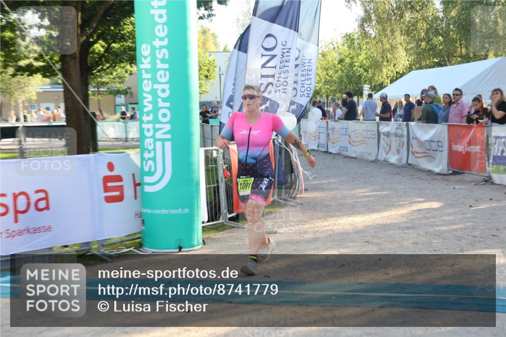 07.09.2025 - 19. Norderstedt Triathlon Luisa Fischer http://msf.ph/oto/8741779 07.09.2025 16:58:45 Ziel 953, 1091 meine-sportfotos.de