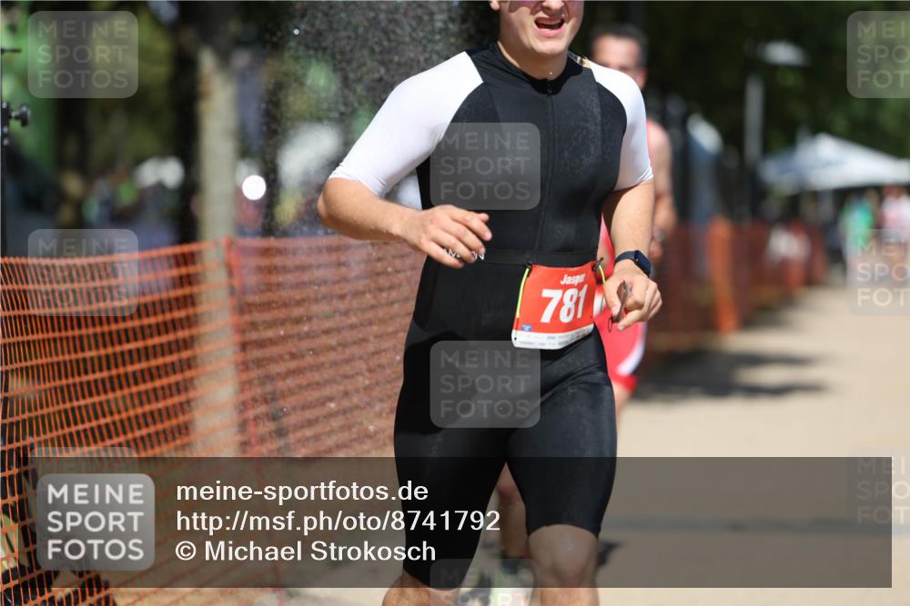 07.09.2025 - 19. Norderstedt Triathlon Michael Strokosch http://msf.ph/oto/8741792 07.09.2025 13:07:42 Laufen 709, 781, 816, 1262 meine-sportfotos.de