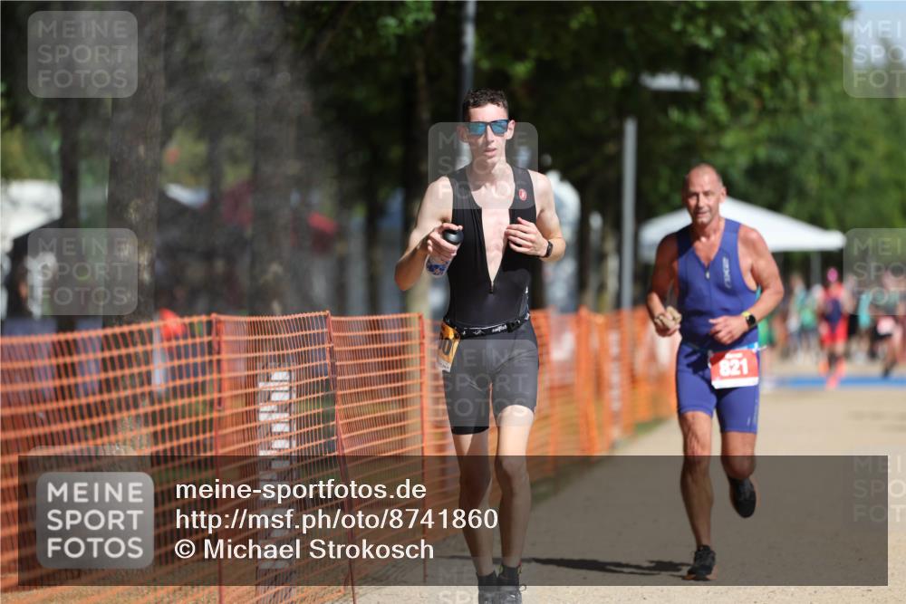 07.09.2025 - 19. Norderstedt Triathlon Michael Strokosch http://msf.ph/oto/8741860 07.09.2025 11:54:17 Laufen 821, 1200 meine-sportfotos.de