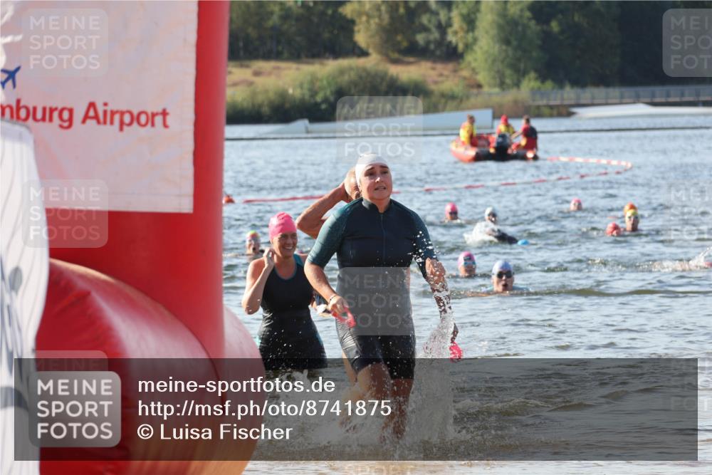 07.09.2025 - 19. Norderstedt Triathlon Luisa Fischer http://msf.ph/oto/8741875 07.09.2025 10:05:13 Schwimmen 1110, 1117 meine-sportfotos.de