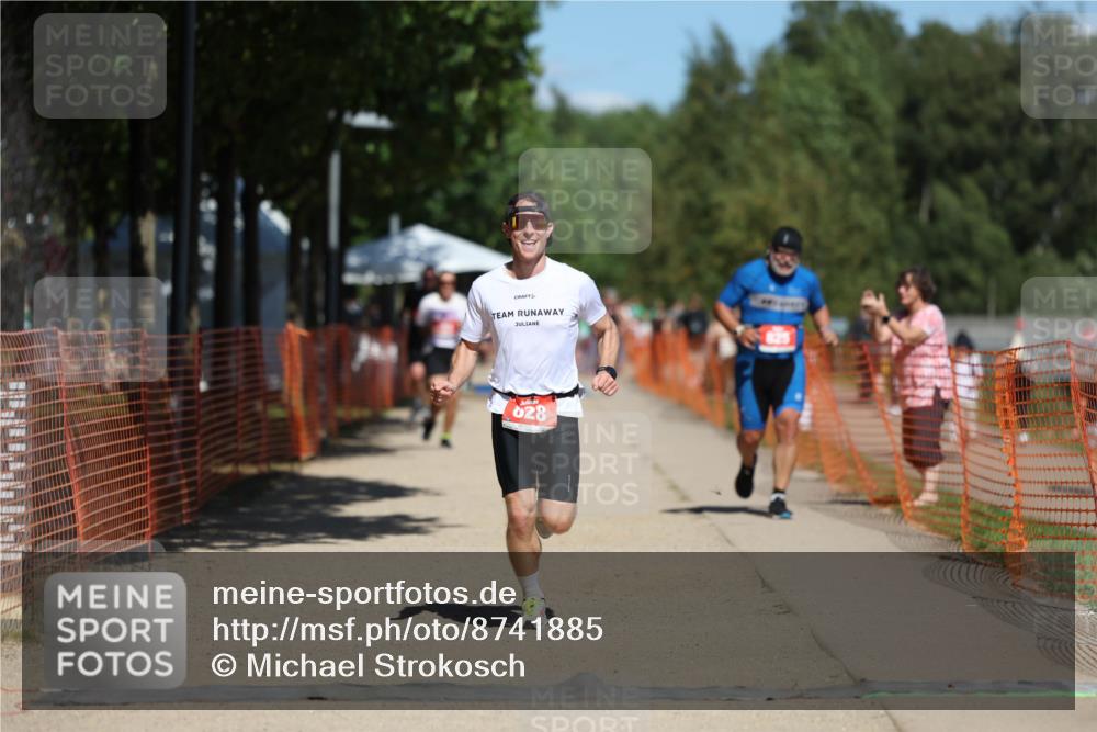07.09.2025 - 19. Norderstedt Triathlon Michael Strokosch http://msf.ph/oto/8741885 07.09.2025 13:07:50 Laufen 825, 828 meine-sportfotos.de