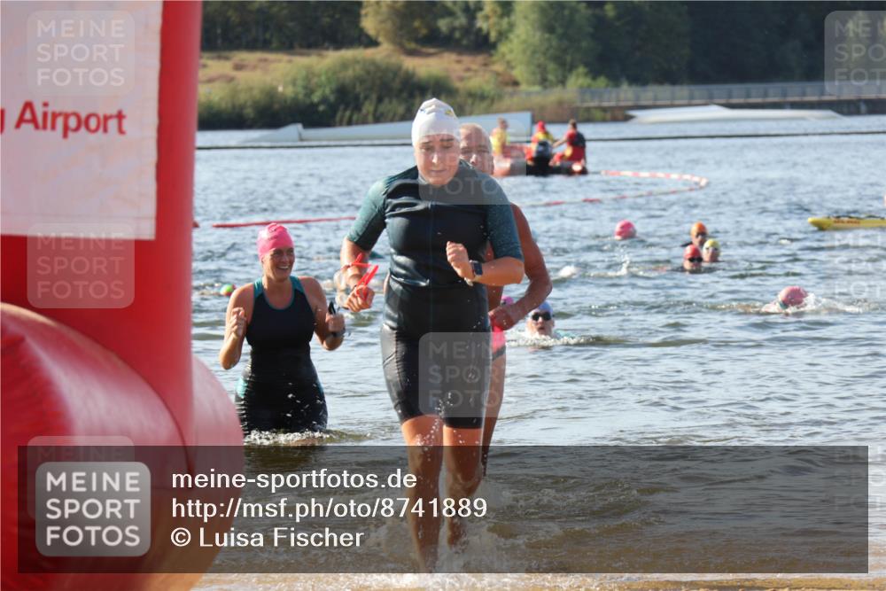 07.09.2025 - 19. Norderstedt Triathlon Luisa Fischer http://msf.ph/oto/8741889 07.09.2025 10:05:14 Schwimmen 1110, 1117, 1151 meine-sportfotos.de