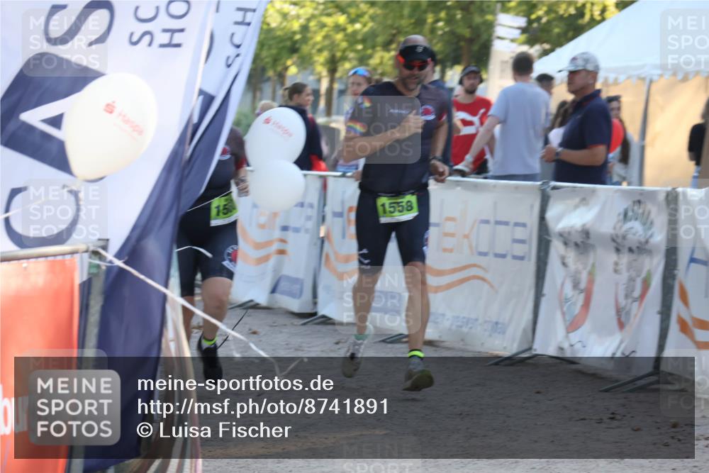 07.09.2025 - 19. Norderstedt Triathlon Luisa Fischer http://msf.ph/oto/8741891 07.09.2025 16:58:59 Ziel 951 meine-sportfotos.de
