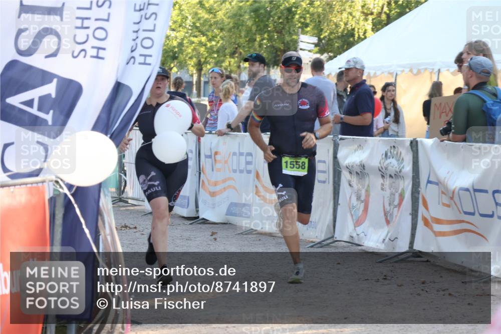 07.09.2025 - 19. Norderstedt Triathlon Luisa Fischer http://msf.ph/oto/8741897 07.09.2025 16:59:00 Ziel 951, 1558, 1560 meine-sportfotos.de