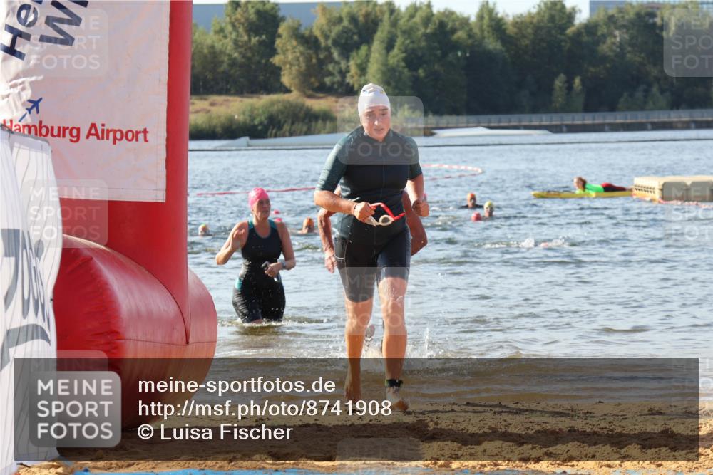 07.09.2025 - 19. Norderstedt Triathlon Luisa Fischer http://msf.ph/oto/8741908 07.09.2025 10:05:15 Schwimmen 1110, 1117, 1151 meine-sportfotos.de