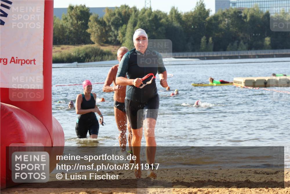 07.09.2025 - 19. Norderstedt Triathlon Luisa Fischer http://msf.ph/oto/8741917 07.09.2025 10:05:16 Schwimmen 1110, 1151 meine-sportfotos.de