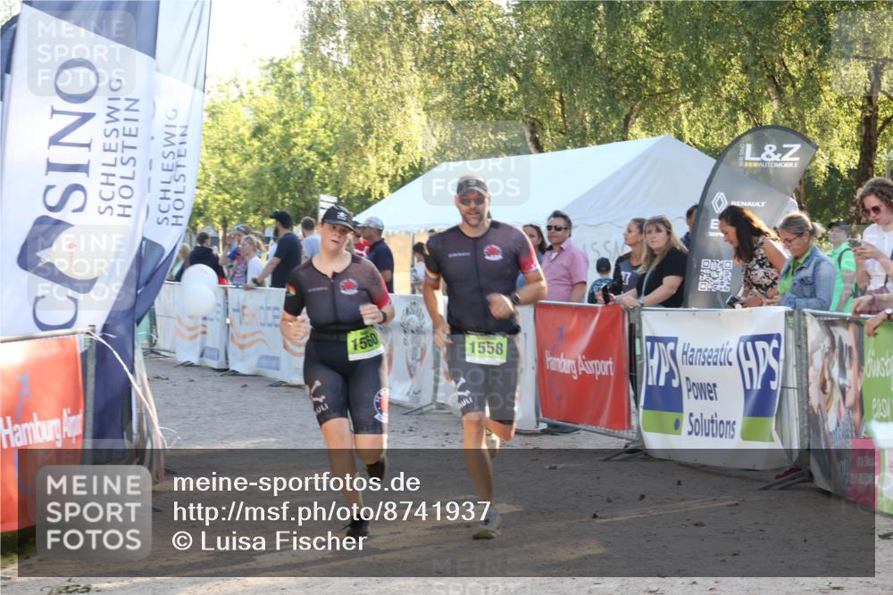 07.09.2025 - 19. Norderstedt Triathlon Luisa Fischer http://msf.ph/oto/8741937 07.09.2025 16:59:02 Ziel 951, 1558, 1560 meine-sportfotos.de