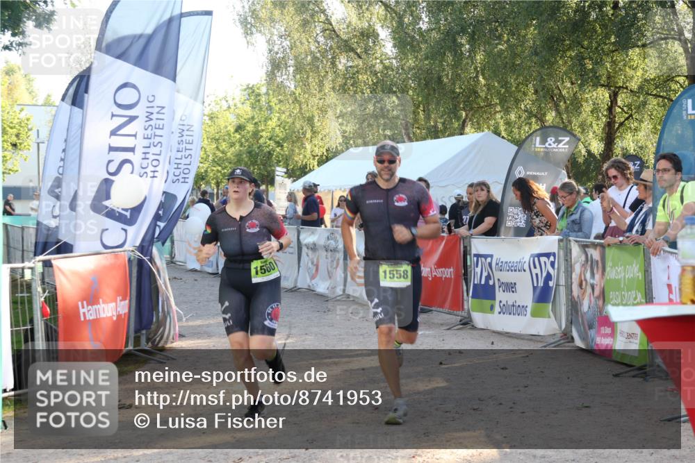 07.09.2025 - 19. Norderstedt Triathlon Luisa Fischer http://msf.ph/oto/8741953 07.09.2025 16:59:03 Ziel 1558, 1560 meine-sportfotos.de