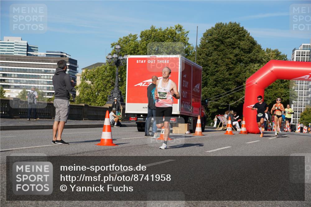 07.09.2025 - BARMER Alsterlauf Yannick Fuchs http://msf.ph/oto/8741958 07.09.2025 09:28:18 Laufen 5892 meine-sportfotos.de