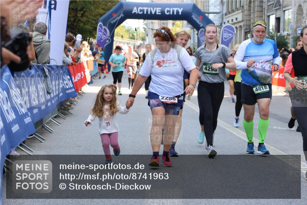 07.09.2025 - BARMER Alsterlauf Strokosch-Dieckow http://msf.ph/oto/8741963 07.09.2025 10:18:23 Ziel 2099, 2267, 2554, 2625, 3084, 3092, 3143, 3499, 4023, 4071, 4477, 4780, 8063 meine-sportfotos.de