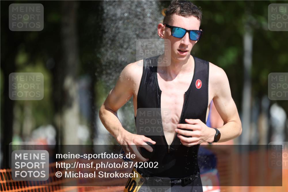 07.09.2025 - 19. Norderstedt Triathlon Michael Strokosch http://msf.ph/oto/8742002 07.09.2025 11:54:20 Laufen 821, 1200 meine-sportfotos.de