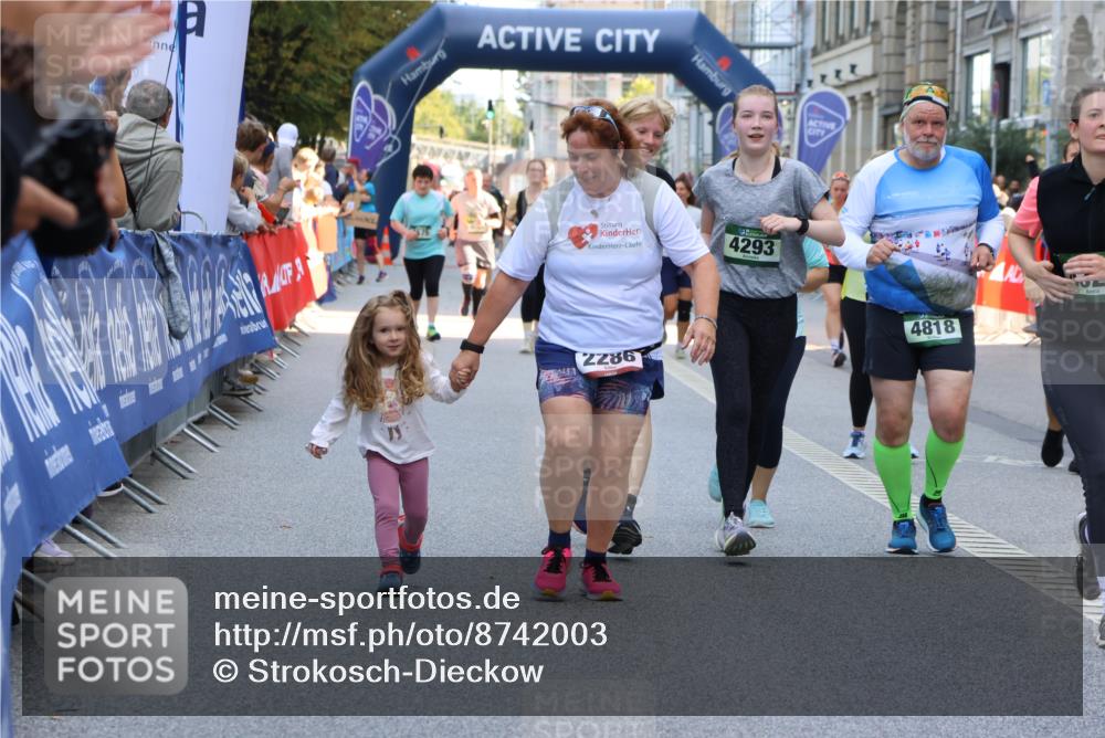 07.09.2025 - BARMER Alsterlauf Strokosch-Dieckow http://msf.ph/oto/8742003 07.09.2025 10:18:23 Ziel 2099, 2267, 2554, 2625, 3084, 3092, 3143, 3499, 4023, 4071, 4477, 4780, 8063 meine-sportfotos.de