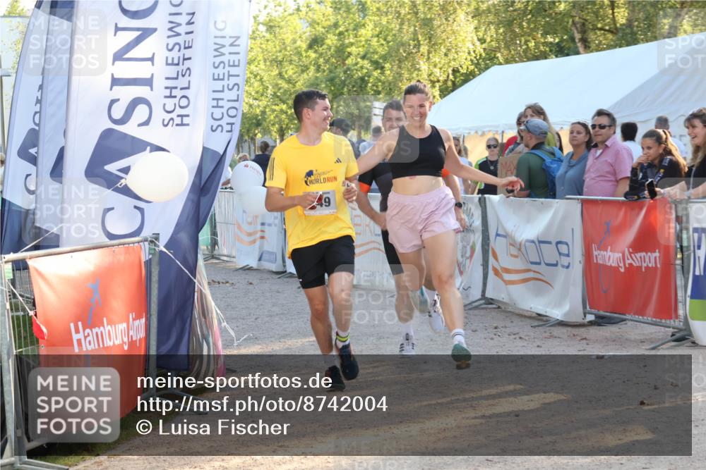 07.09.2025 - 19. Norderstedt Triathlon Luisa Fischer http://msf.ph/oto/8742004 07.09.2025 16:59:11 Ziel 949, 1558, 1560 meine-sportfotos.de