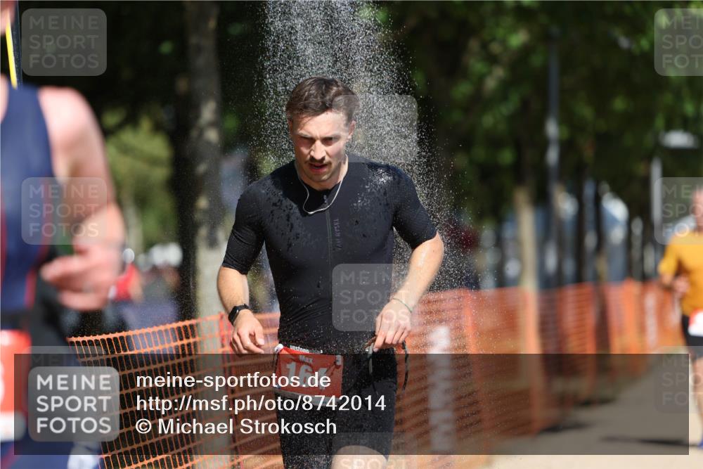07.09.2025 - 19. Norderstedt Triathlon Michael Strokosch http://msf.ph/oto/8742014 07.09.2025 12:32:17 Laufen 164, 216, 234, 1349 meine-sportfotos.de