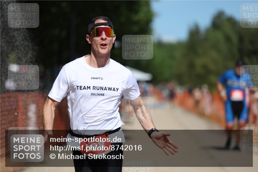07.09.2025 - 19. Norderstedt Triathlon Michael Strokosch http://msf.ph/oto/8742016 07.09.2025 13:07:53 Laufen 825, 828 meine-sportfotos.de