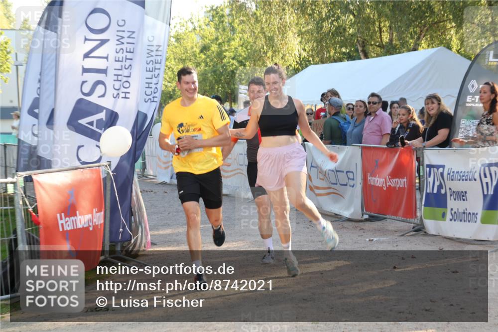 07.09.2025 - 19. Norderstedt Triathlon Luisa Fischer http://msf.ph/oto/8742021 07.09.2025 16:59:11 Ziel 949, 1558, 1560 meine-sportfotos.de