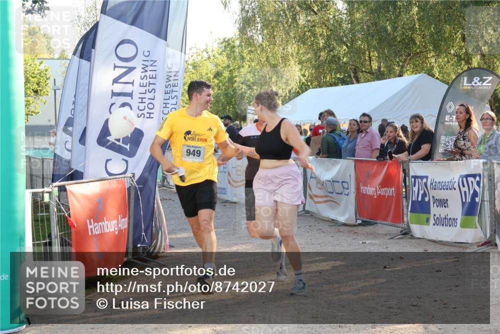 07.09.2025 - 19. Norderstedt Triathlon Luisa Fischer http://msf.ph/oto/8742027 07.09.2025 16:59:11 Ziel 949, 1558, 1560 meine-sportfotos.de