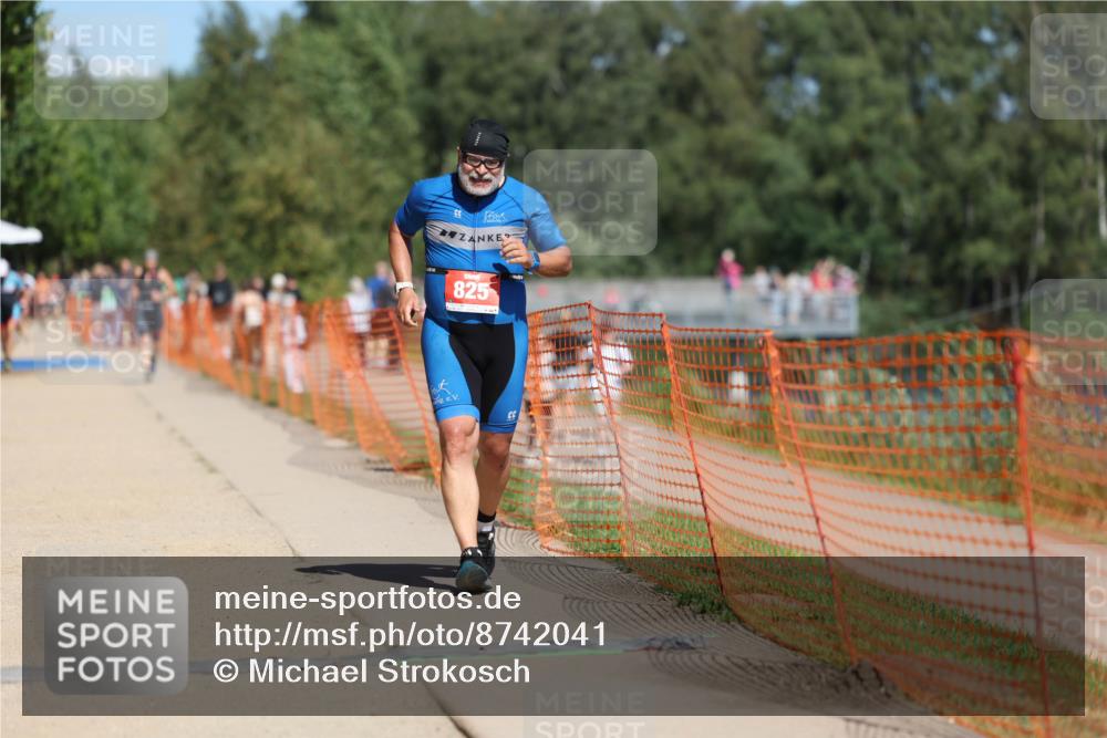 07.09.2025 - 19. Norderstedt Triathlon Michael Strokosch http://msf.ph/oto/8742041 07.09.2025 13:07:54 Laufen 825, 828 meine-sportfotos.de
