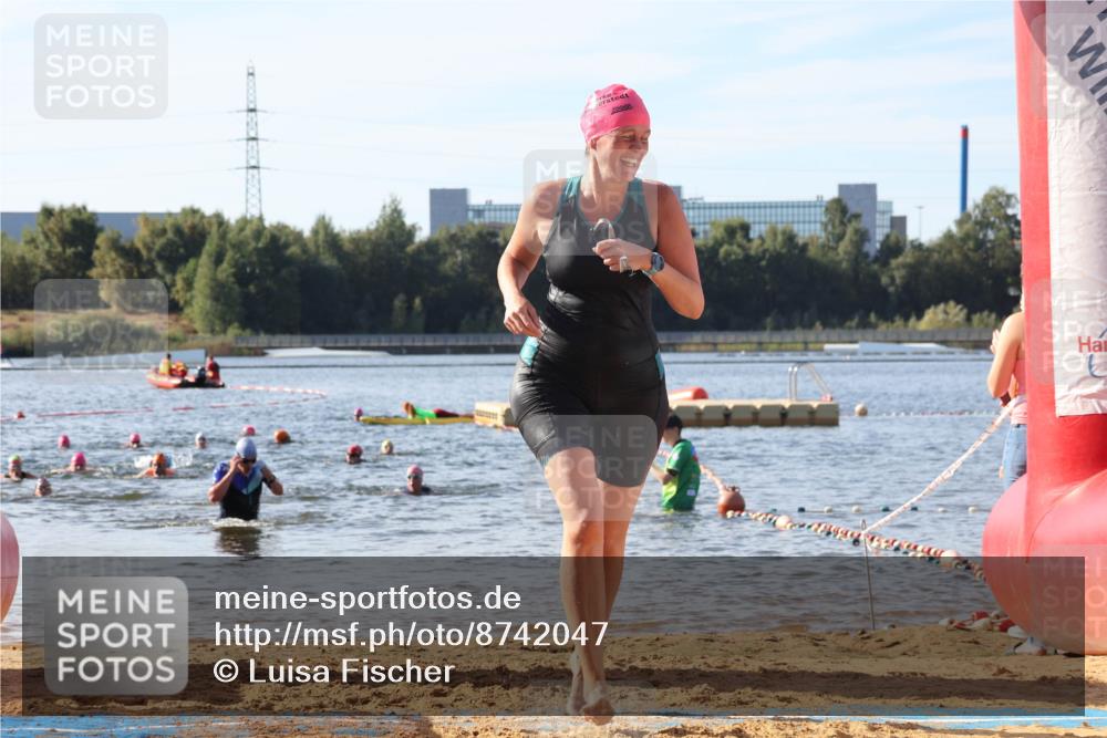 07.09.2025 - 19. Norderstedt Triathlon Luisa Fischer http://msf.ph/oto/8742047 07.09.2025 10:05:25 Schwimmen 1110, 1141, 1151 meine-sportfotos.de