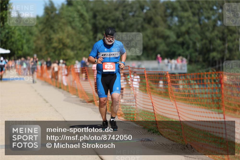 07.09.2025 - 19. Norderstedt Triathlon Michael Strokosch http://msf.ph/oto/8742050 07.09.2025 13:07:54 Laufen 825, 828 meine-sportfotos.de