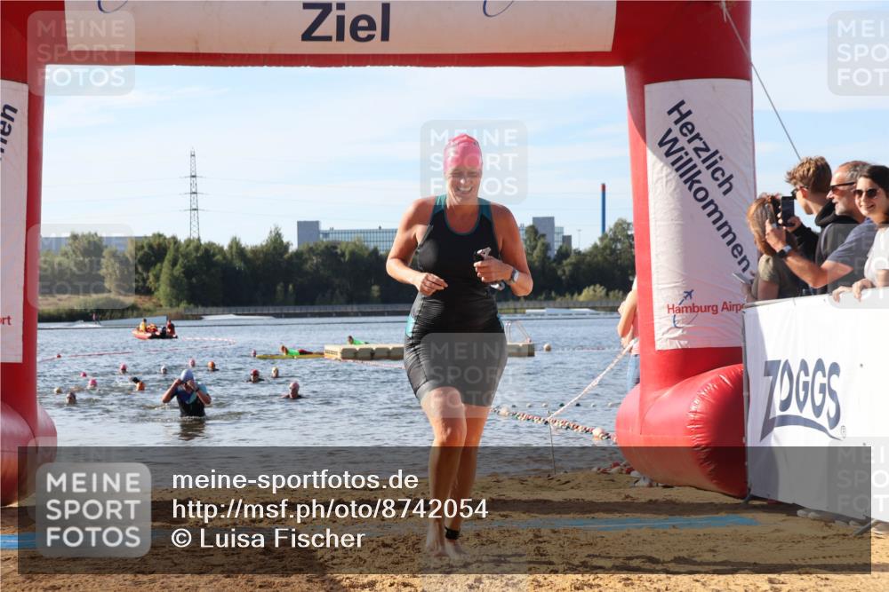07.09.2025 - 19. Norderstedt Triathlon Luisa Fischer http://msf.ph/oto/8742054 07.09.2025 10:05:26 Schwimmen 1110, 1141, 1151 meine-sportfotos.de