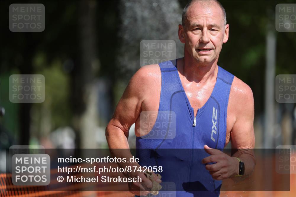 07.09.2025 - 19. Norderstedt Triathlon Michael Strokosch http://msf.ph/oto/8742058 07.09.2025 11:54:22 Laufen 821, 1189, 1200 meine-sportfotos.de