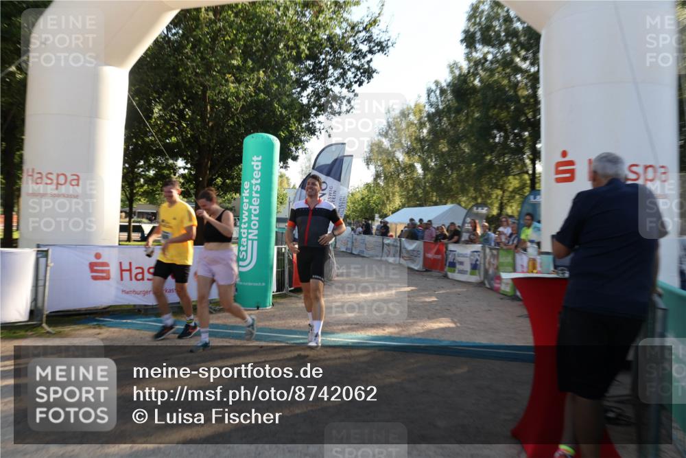 07.09.2025 - 19. Norderstedt Triathlon Luisa Fischer http://msf.ph/oto/8742062 07.09.2025 16:59:13 Ziel 949 meine-sportfotos.de