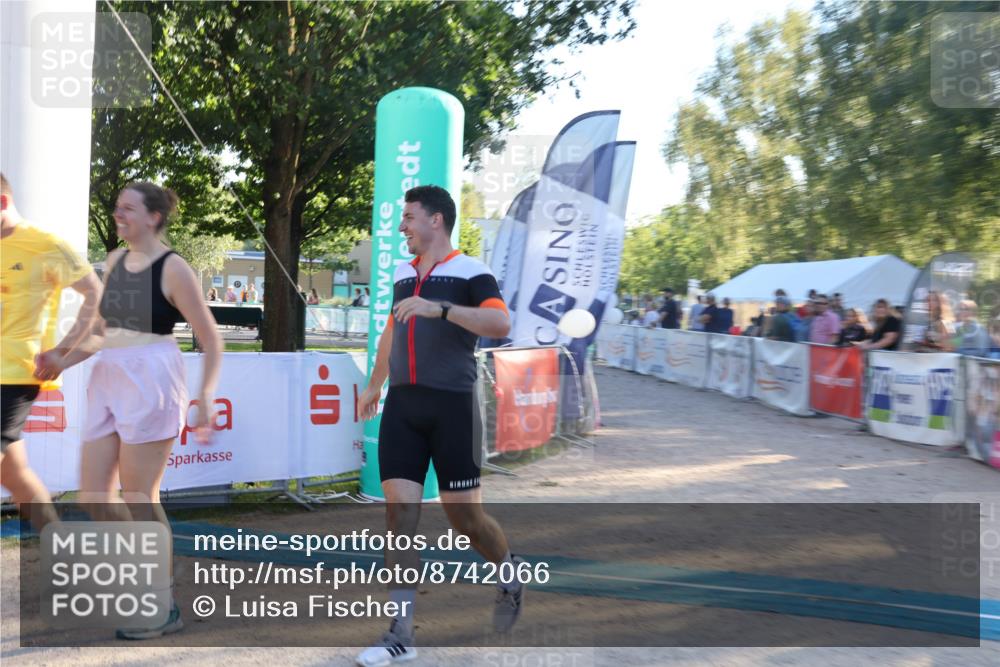 07.09.2025 - 19. Norderstedt Triathlon Luisa Fischer http://msf.ph/oto/8742066 07.09.2025 16:59:14 Ziel 949 meine-sportfotos.de