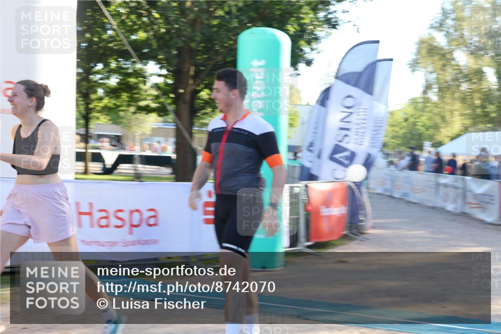07.09.2025 - 19. Norderstedt Triathlon Luisa Fischer http://msf.ph/oto/8742070 07.09.2025 16:59:14 Ziel 949 meine-sportfotos.de