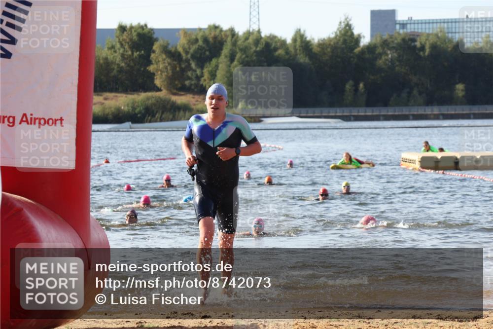 07.09.2025 - 19. Norderstedt Triathlon Luisa Fischer http://msf.ph/oto/8742073 07.09.2025 10:05:32 Schwimmen 1127, 1141, 1151 meine-sportfotos.de