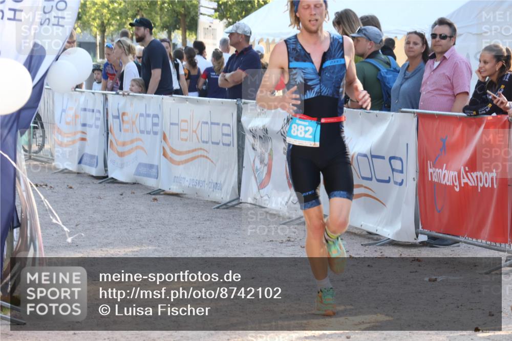 07.09.2025 - 19. Norderstedt Triathlon Luisa Fischer http://msf.ph/oto/8742102 07.09.2025 16:59:25 Ziel 882 meine-sportfotos.de