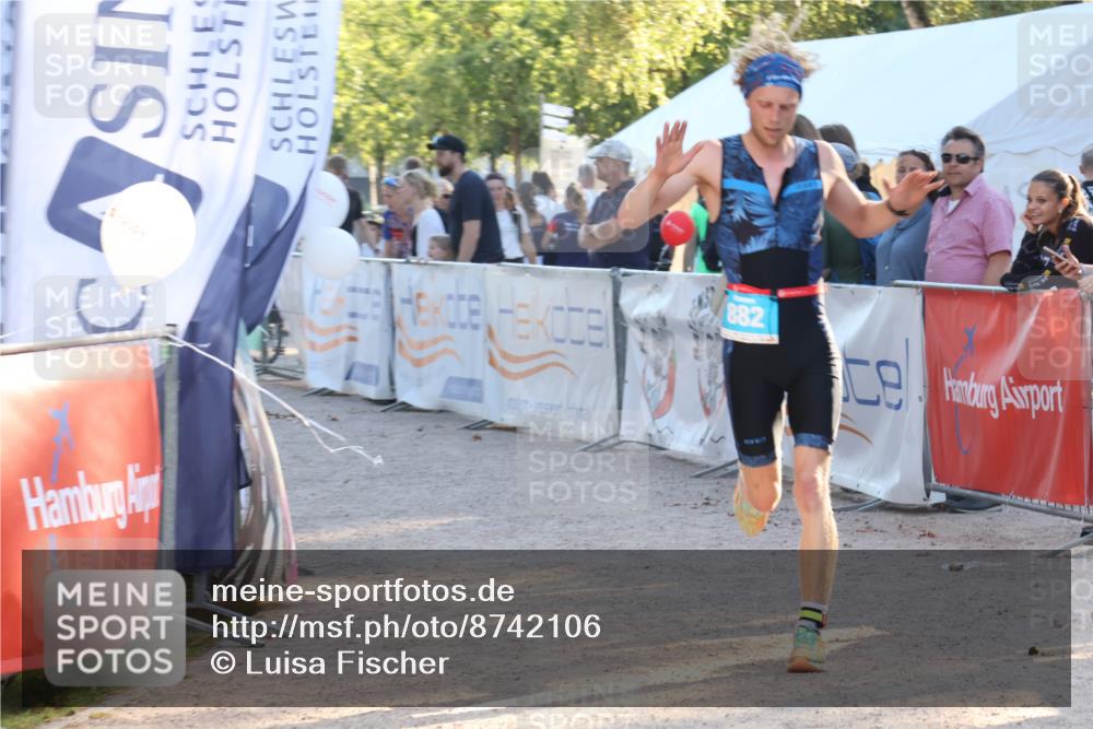 07.09.2025 - 19. Norderstedt Triathlon Luisa Fischer http://msf.ph/oto/8742106 07.09.2025 16:59:25 Ziel 882 meine-sportfotos.de
