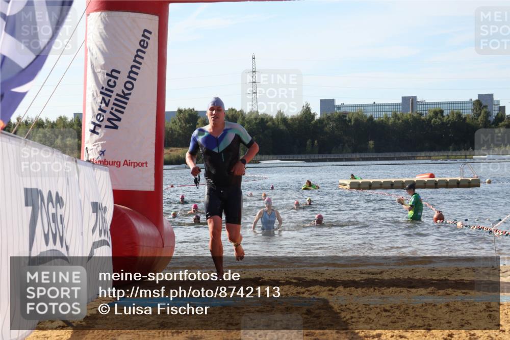 07.09.2025 - 19. Norderstedt Triathlon Luisa Fischer http://msf.ph/oto/8742113 07.09.2025 10:05:34 Schwimmen 1127, 1141 meine-sportfotos.de