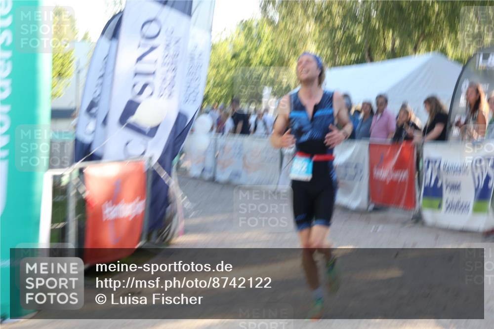 07.09.2025 - 19. Norderstedt Triathlon Luisa Fischer http://msf.ph/oto/8742122 07.09.2025 16:59:26 Ziel 882 meine-sportfotos.de
