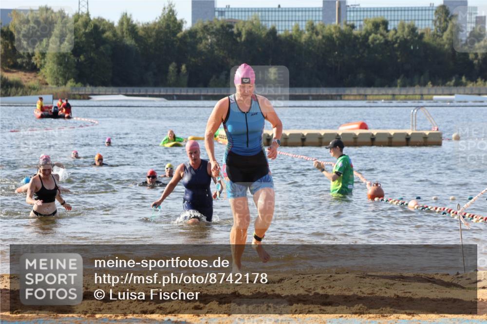 07.09.2025 - 19. Norderstedt Triathlon Luisa Fischer http://msf.ph/oto/8742178 07.09.2025 10:05:41 Schwimmen 1119, 1127 meine-sportfotos.de