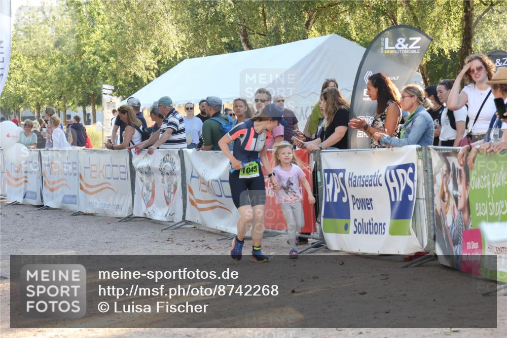 07.09.2025 - 19. Norderstedt Triathlon Luisa Fischer http://msf.ph/oto/8742268 07.09.2025 16:59:54 Ziel 414, 1045 meine-sportfotos.de