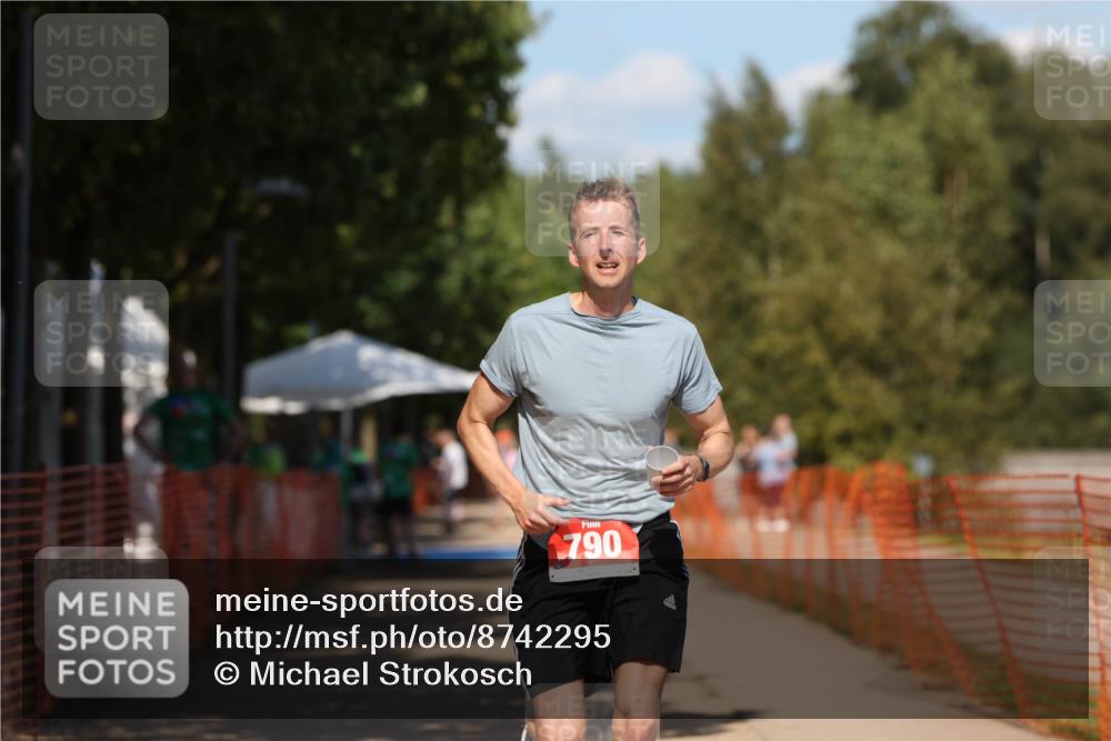 07.09.2025 - 19. Norderstedt Triathlon Michael Strokosch http://msf.ph/oto/8742295 07.09.2025 13:53:28 Laufen 230, 790 meine-sportfotos.de