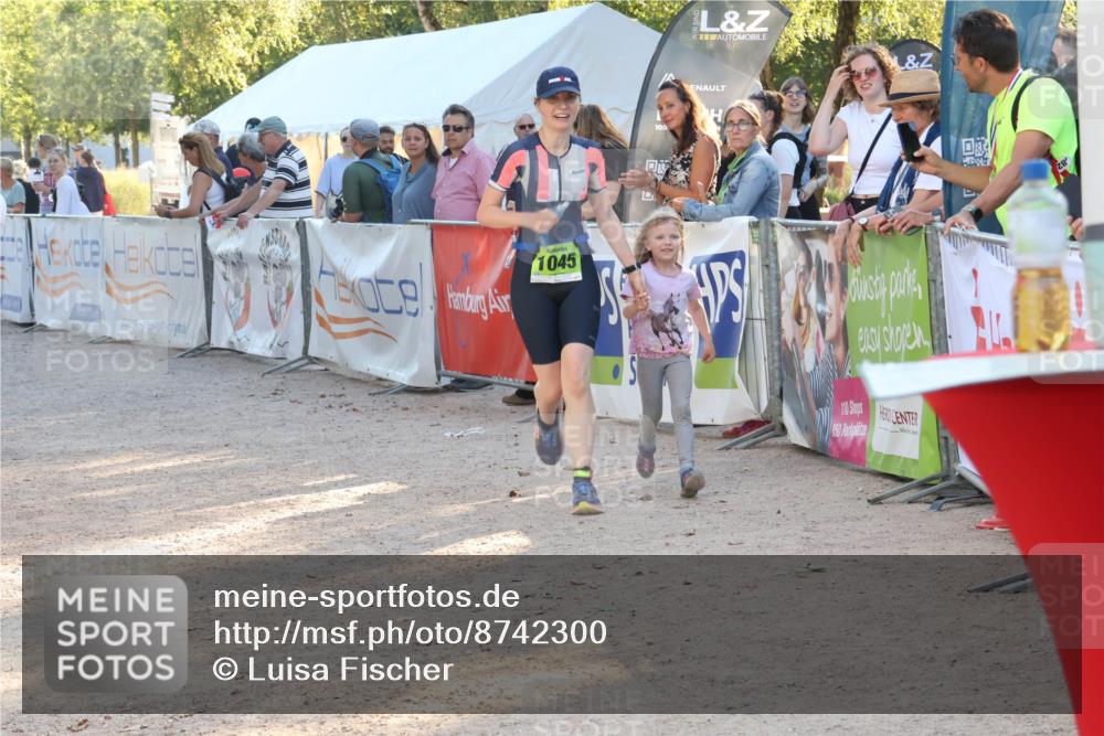 07.09.2025 - 19. Norderstedt Triathlon Luisa Fischer http://msf.ph/oto/8742300 07.09.2025 16:59:55 Ziel 414, 1045 meine-sportfotos.de