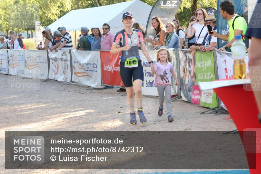07.09.2025 - 19. Norderstedt Triathlon Luisa Fischer http://msf.ph/oto/8742312 07.09.2025 16:59:56 Ziel 414, 1045, 1568 meine-sportfotos.de