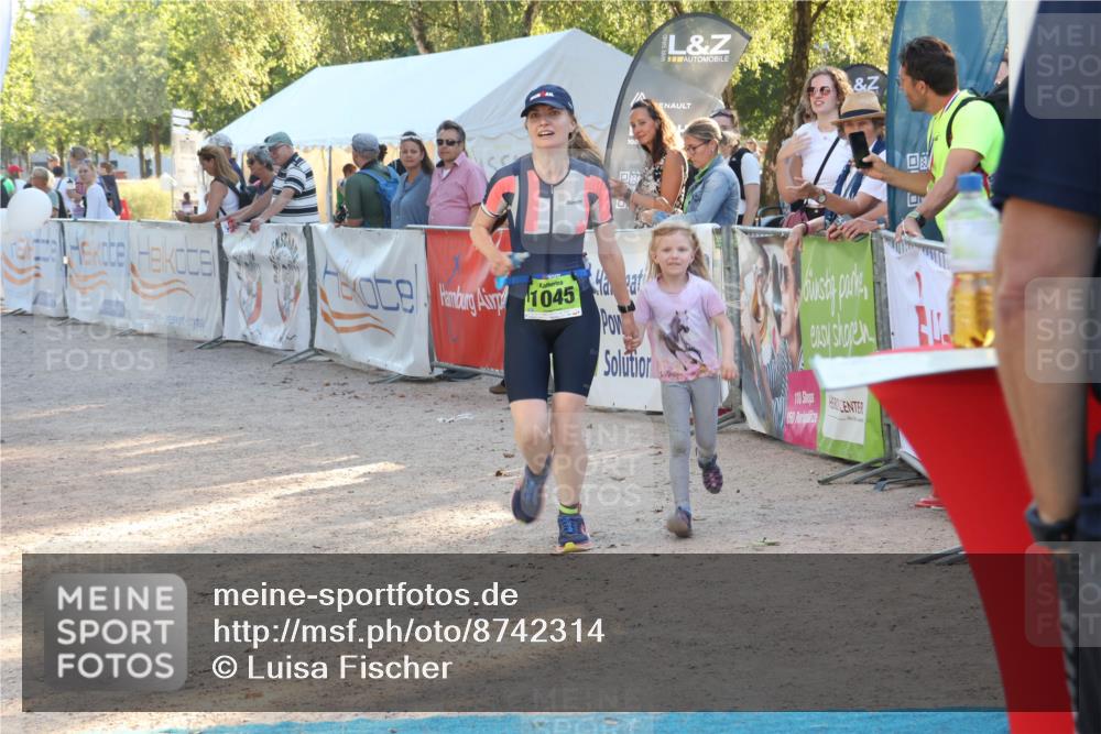 07.09.2025 - 19. Norderstedt Triathlon Luisa Fischer http://msf.ph/oto/8742314 07.09.2025 16:59:56 Ziel 414, 1045, 1568 meine-sportfotos.de