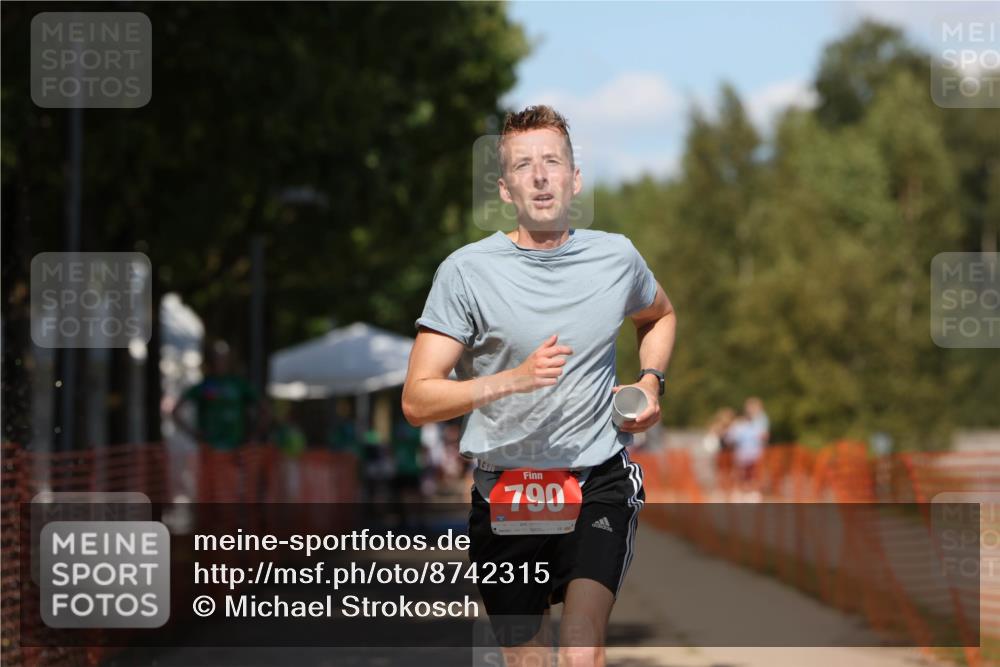 07.09.2025 - 19. Norderstedt Triathlon Michael Strokosch http://msf.ph/oto/8742315 07.09.2025 13:53:28 Laufen 230, 790 meine-sportfotos.de