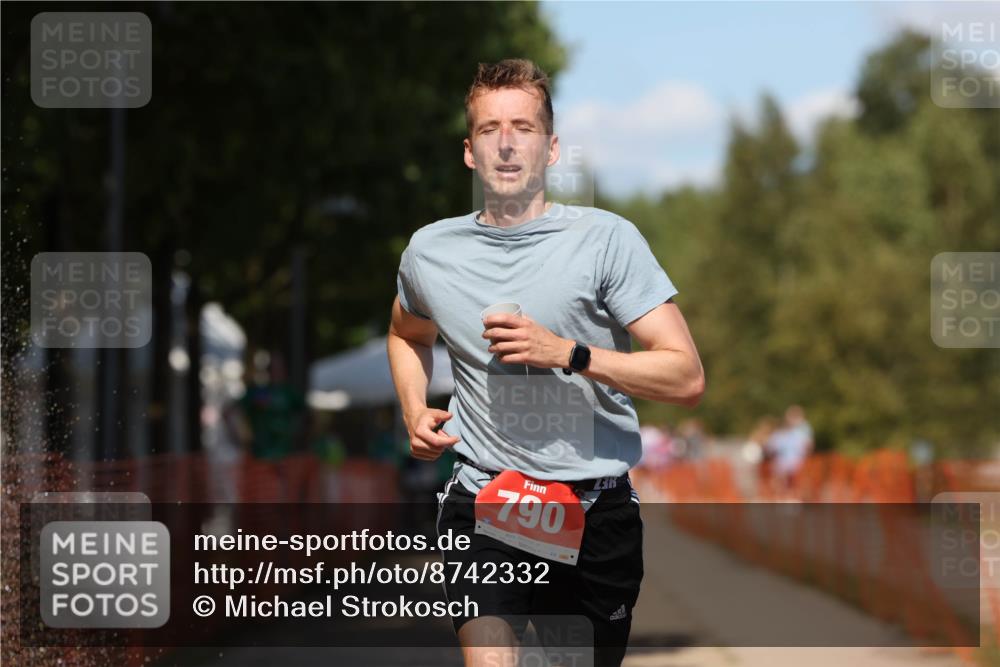 07.09.2025 - 19. Norderstedt Triathlon Michael Strokosch http://msf.ph/oto/8742332 07.09.2025 13:53:29 Laufen 230, 790 meine-sportfotos.de