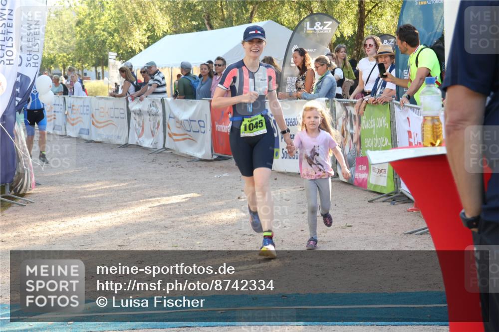 07.09.2025 - 19. Norderstedt Triathlon Luisa Fischer http://msf.ph/oto/8742334 07.09.2025 16:59:56 Ziel 414, 1045, 1568 meine-sportfotos.de