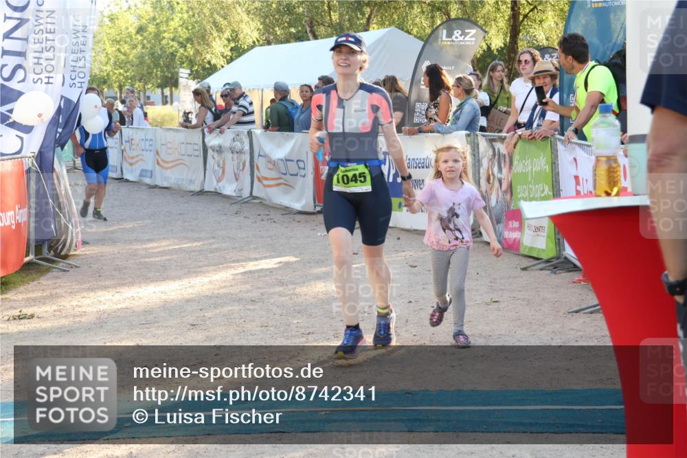 07.09.2025 - 19. Norderstedt Triathlon Luisa Fischer http://msf.ph/oto/8742341 07.09.2025 16:59:57 Ziel 1045, 1568 meine-sportfotos.de