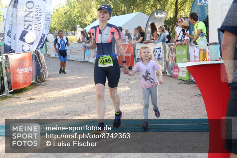 07.09.2025 - 19. Norderstedt Triathlon Luisa Fischer http://msf.ph/oto/8742363 07.09.2025 16:59:57 Ziel 1045, 1568 meine-sportfotos.de