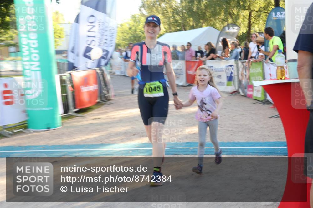 07.09.2025 - 19. Norderstedt Triathlon Luisa Fischer http://msf.ph/oto/8742384 07.09.2025 16:59:58 Ziel 1045, 1568 meine-sportfotos.de