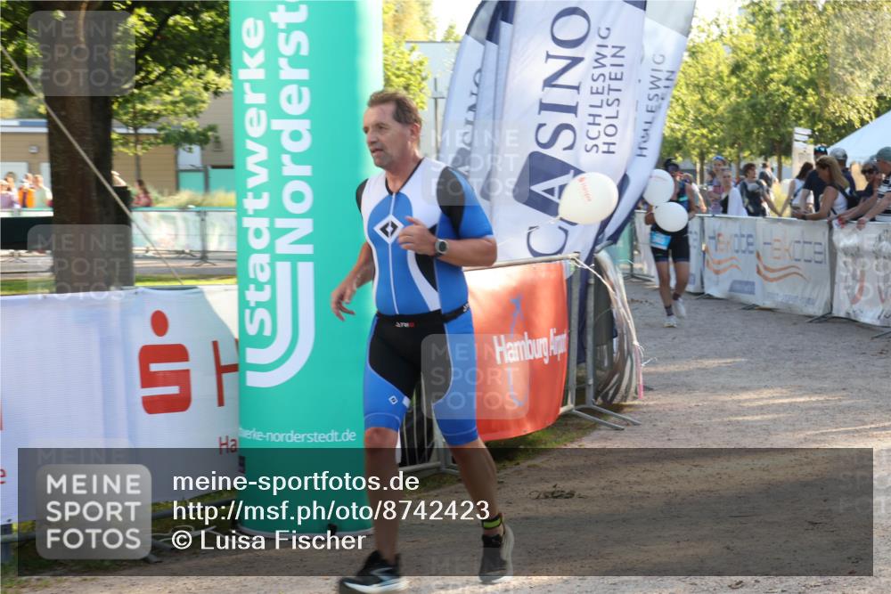07.09.2025 - 19. Norderstedt Triathlon Luisa Fischer http://msf.ph/oto/8742423 07.09.2025 17:00:01 Ziel 1045, 1568 meine-sportfotos.de