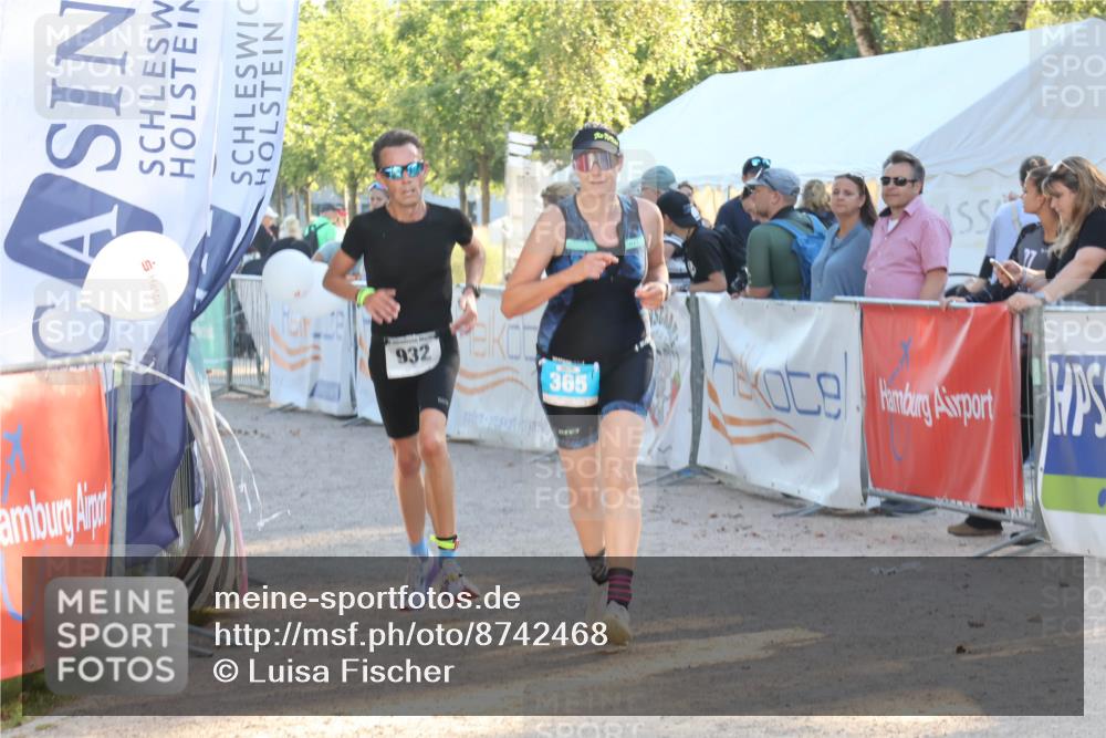 07.09.2025 - 19. Norderstedt Triathlon Luisa Fischer http://msf.ph/oto/8742468 07.09.2025 17:00:05 Ziel 365, 932, 1568 meine-sportfotos.de